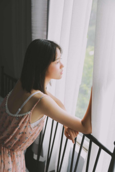 摸进她的内裤里疯狂揉她的小说